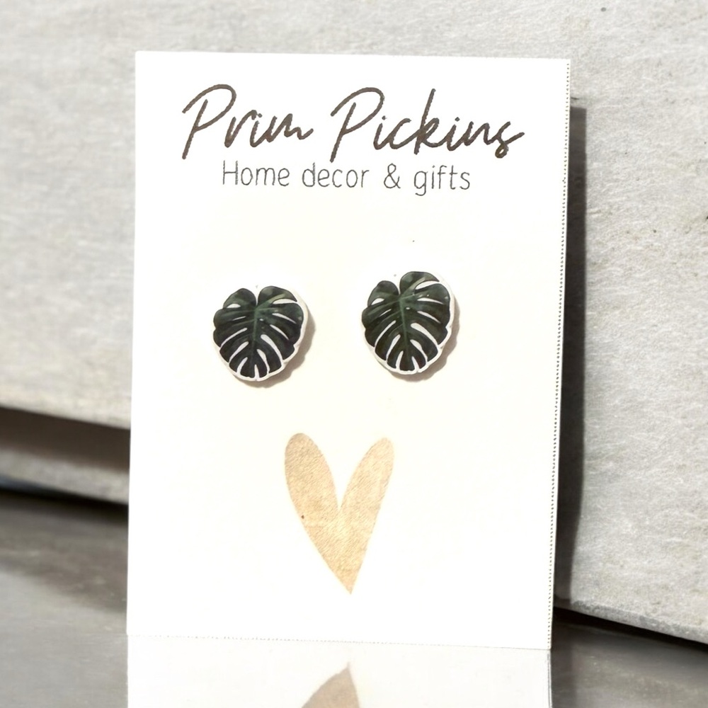 ⭐️ 2/$20 earring sets ⭐️ 
NEW acrylic Monstera indoor house plant stud earrings